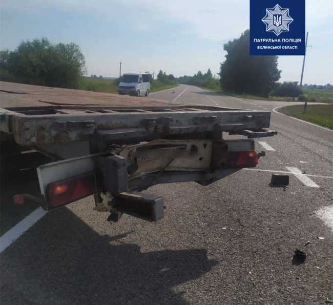 На трасі Київ-Ковель-Ягодин – аварія за участю легковика та фури