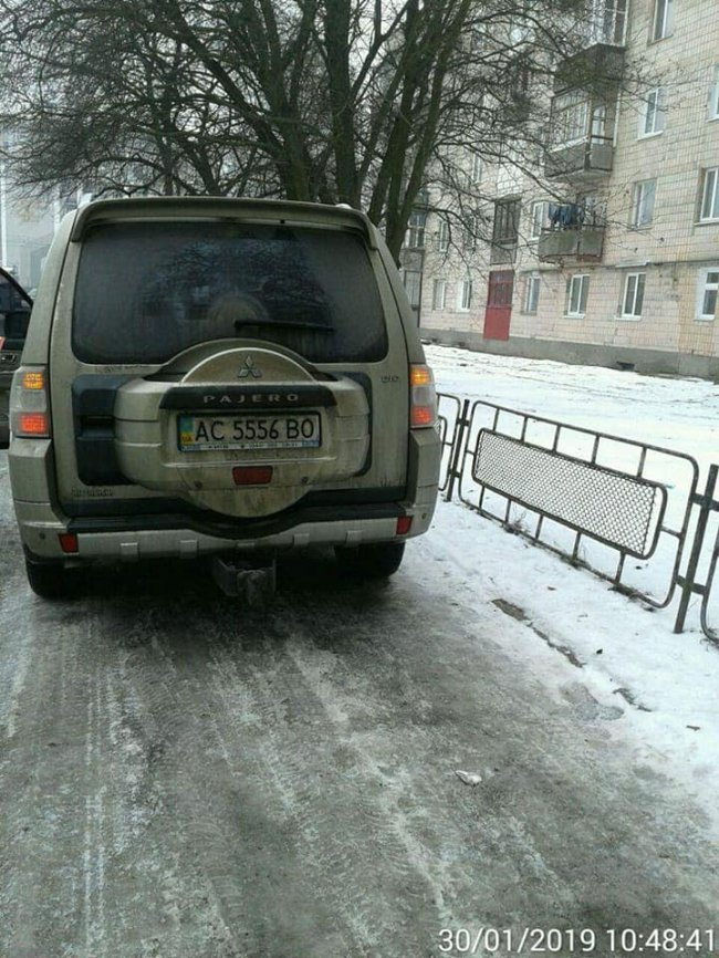 Луцькі муніципали покарали автохамів. ФОТО