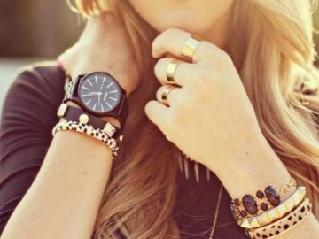 Хотіла купити дорогий годинник: неповнолітню волинянку ошукали інтернет-шахраї