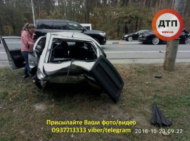 Під Києвом Tesla влетіла у Skoda. ФОТО