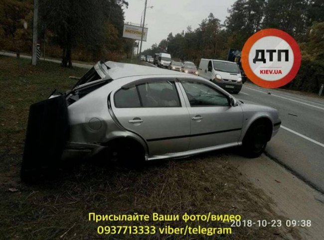 Під Києвом Tesla влетіла у Skoda. ФОТО