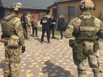 На Рівненщині викрили злочинну групу, яка організувала бурштиновий бізнес. ФОТО