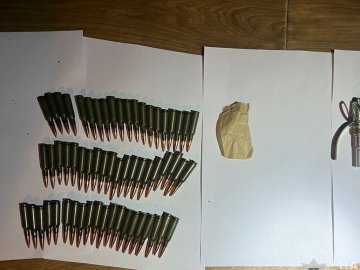 У 48-річного волинянина вдома знайшли гранату та набої
