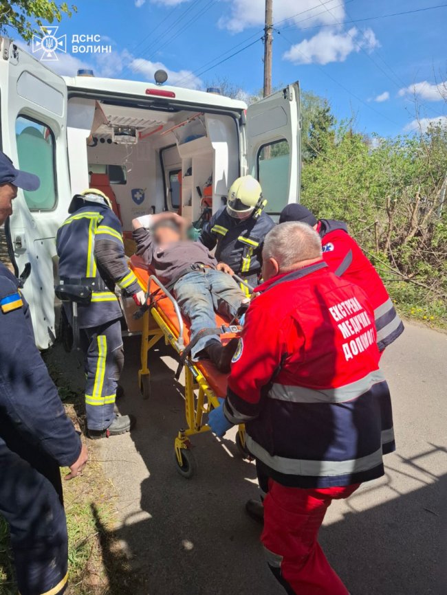 На Волині чоловіку ногу затиснуло в комбайні