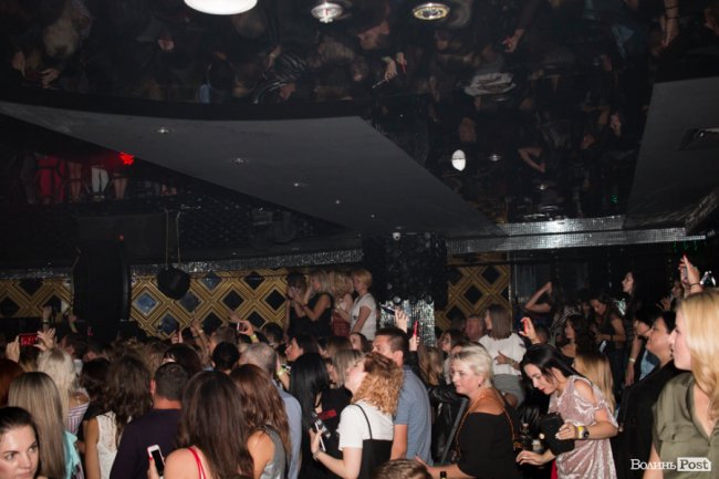 У луцькій «Опері» відгримів концерт Макса Барських. ФОТОРЕПОРТАЖ