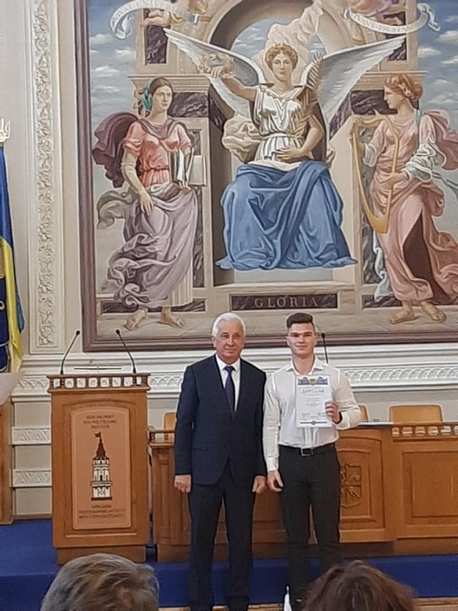 Шестеро талановитих школярів з Волині отримуватимуть президентську стипендію