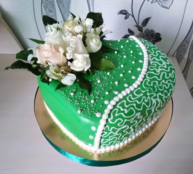 Каструля з пельменями, мангал і чайник: волинянка створює незвичні торти 