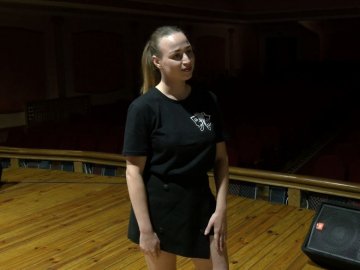 Акторка-переселенка з Харкова навчає дітей у Луцьку. ВІДЕО