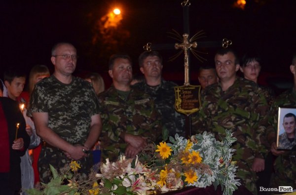 Зі сльозами на очах: на Волині зустріли загиблого земляка. ФОТО. ВІДЕО