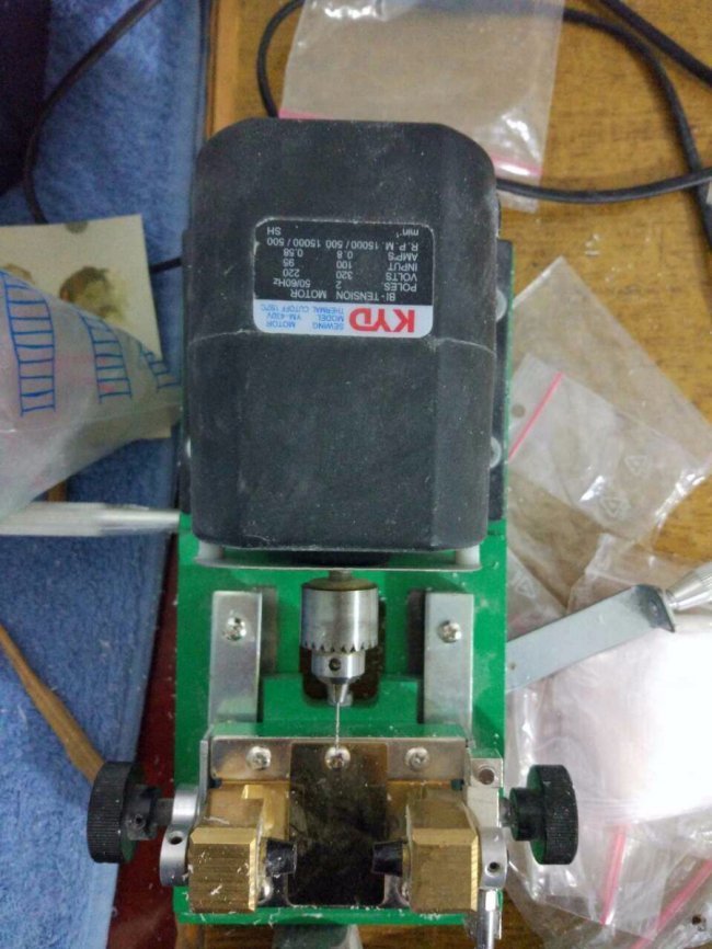 На Волині викрили злочинну групу бурштинокопачів: вилучили майно