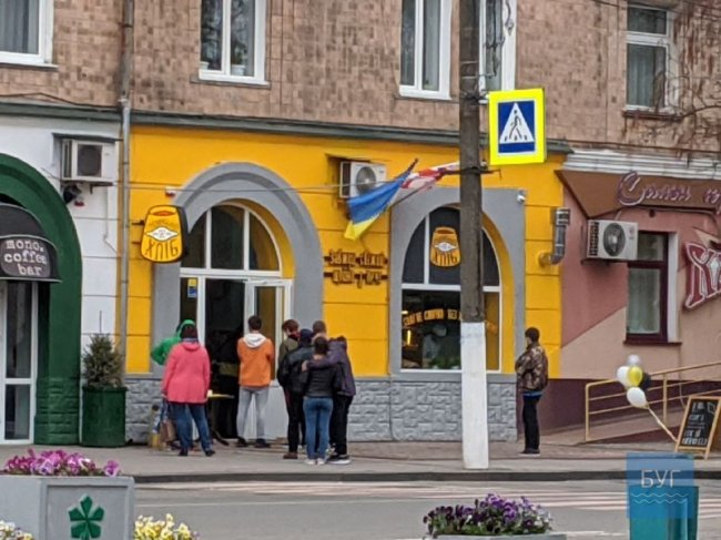 Гостям навіть наливали: на Волині під час карантину влаштували відкриття пекарні. ФОТО