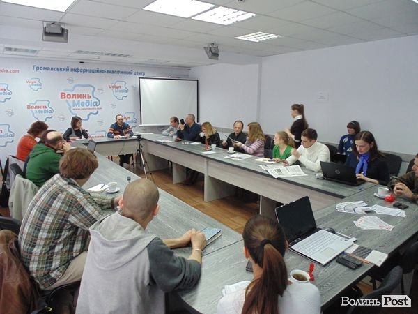 У Луцьку дискутували про «гідність» Волині та «безвихідь» Донбасу. ФОТО