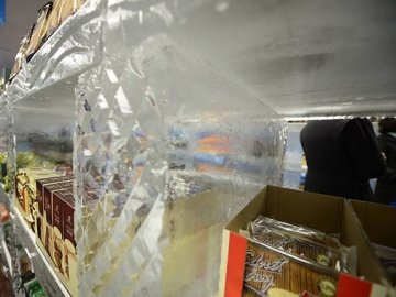 У Румунії побудували супермаркет з льодяних брил. ФОТО