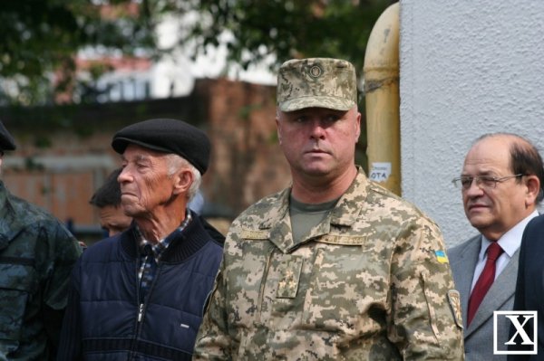 У Луцьку відкрили оновлену меморіальну дошку льотчику Арцеулову. ФОТО