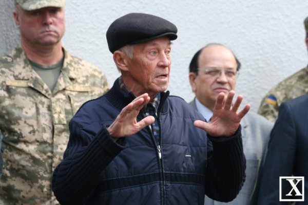 У Луцьку відкрили оновлену меморіальну дошку льотчику Арцеулову. ФОТО