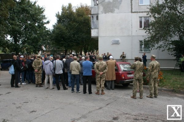 У Луцьку відкрили оновлену меморіальну дошку льотчику Арцеулову. ФОТО