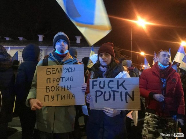 «Слава ЗСУ»: волинська студентка показала антипутінський мітинг у Варшаві. ФОТО 