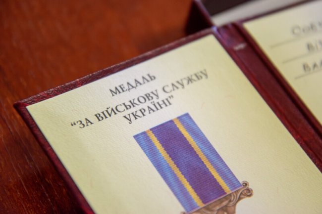 У Луцьку вручили посмертні нагороди рідним загиблих на війні Героїв. ФОТО