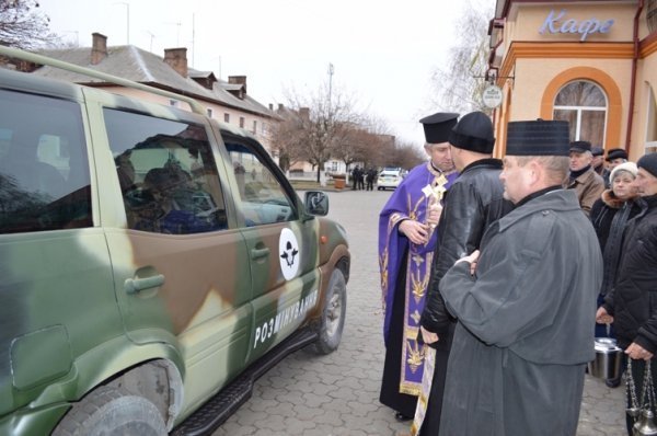 З Ковеля на передову поїде позашляховик