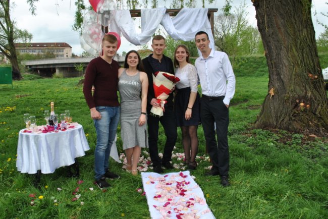 Їхала рятувати коханого, а стала нареченою: романтична історія освідчення на Волині. ФОТО