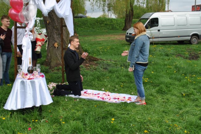 Їхала рятувати коханого, а стала нареченою: романтична історія освідчення на Волині. ФОТО