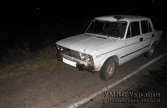 На Волині чоловік збив велосипедиста, забрав його з собою і втік. ФОТО
