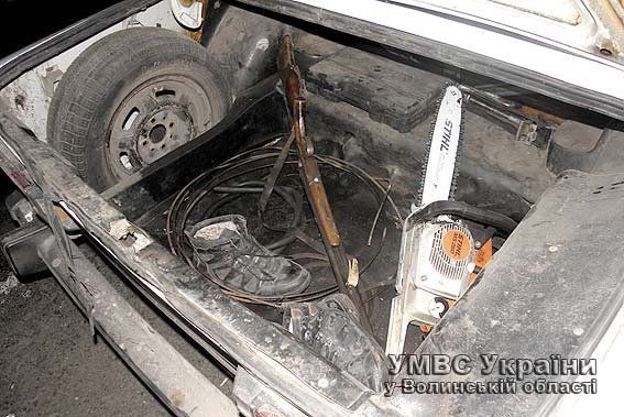 На Волині чоловік збив велосипедиста, забрав його з собою і втік. ФОТО