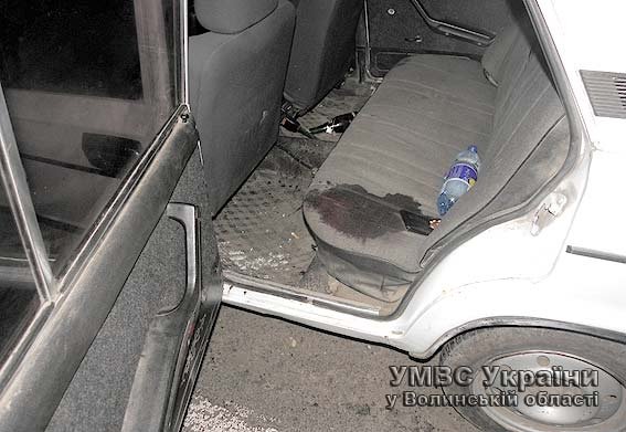 На Волині чоловік збив велосипедиста, забрав його з собою і втік. ФОТО