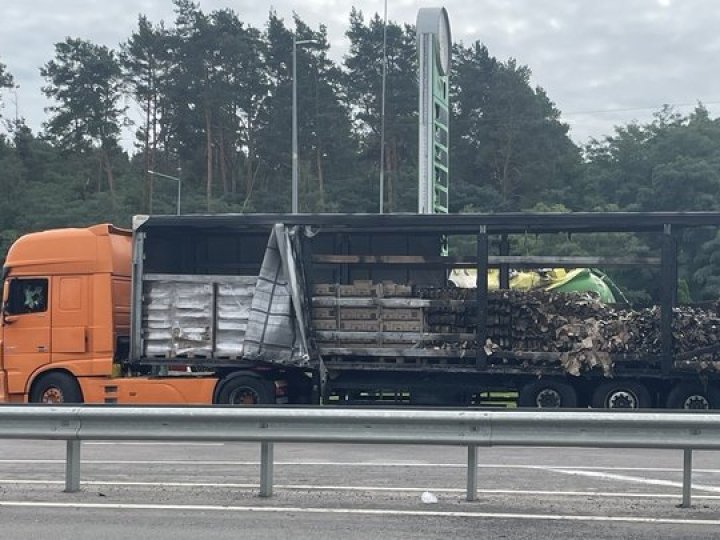 Пошкоджені вантажівки на Ягодині: що кажуть водії про атаку дрона біля кордону з Польщею
