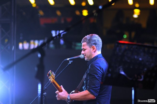 Арсен Мірзоян під час відкриття виставки «Переможці» в Луцьку