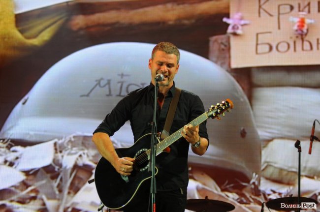 Арсен Мірзоян під час відкриття виставки «Переможці» в Луцьку