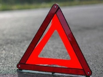 «Вмазав» авто і втік: у Луцьку розшукують свідків автопригоди