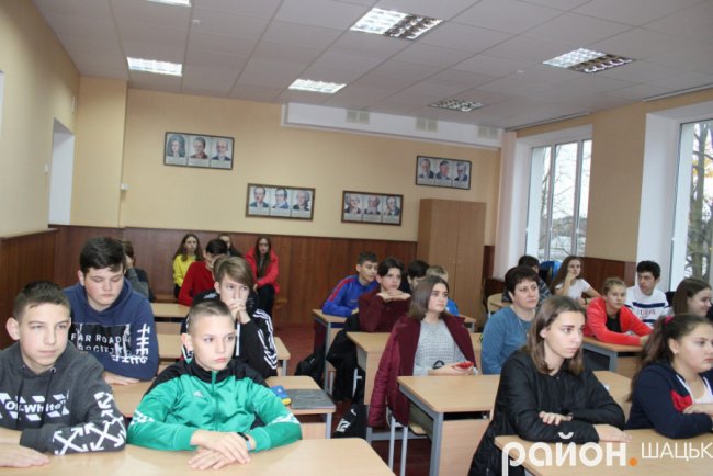 Шацькі школярі вшанували пам'ять героїв Революції Гідності