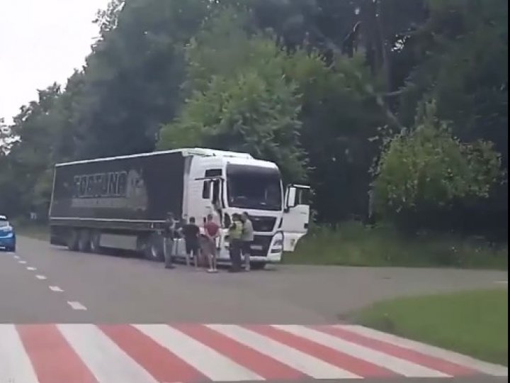 Поблизу Луцька зіткнулися дві вантажівки