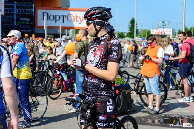 З дітками, собакою та у вишиванках: як лучани провели «Велодень-2019». ФОТО