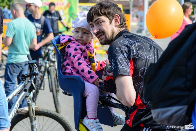 З дітками, собакою та у вишиванках: як лучани провели «Велодень-2019». ФОТО