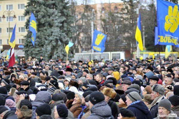 Віче на луцькому Євромайдані. ФОТО