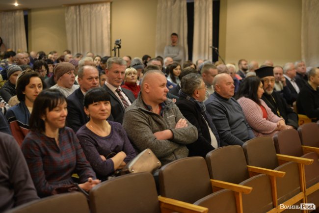 Томос, селфі та колядки: Петро Порошенко на Волині. ФОТОРЕПОРТАЖ