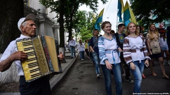 Святкування Дня Києва: українці влаштували Мегамарш у вишиванках. ФОТО. ВІДЕО