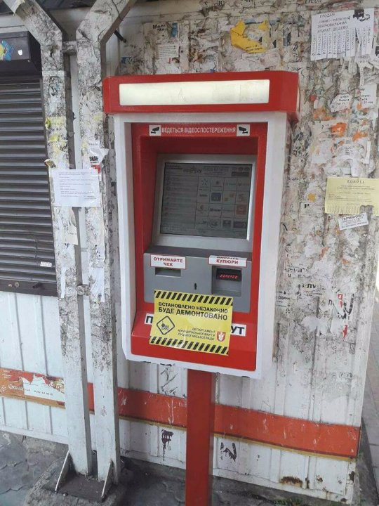 Показали найбруднішу зупинку Луцька