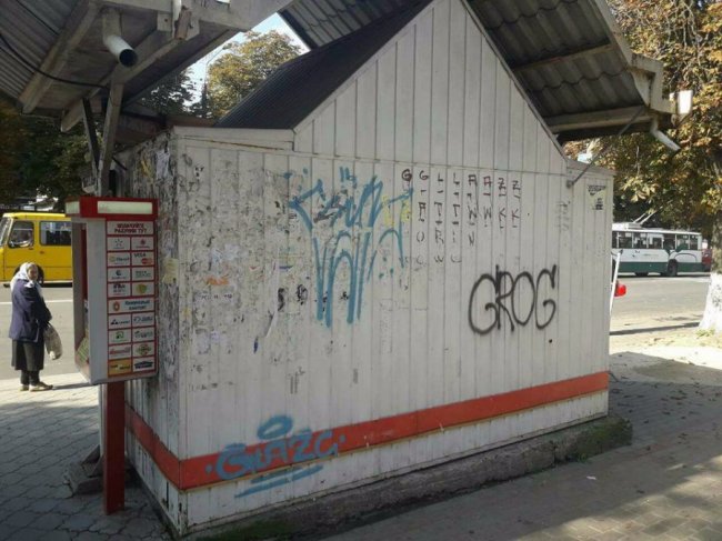 Показали найбруднішу зупинку Луцька