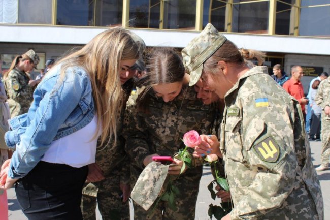 Випускники луцького університету отримали офіцерські погони. ФОТО
