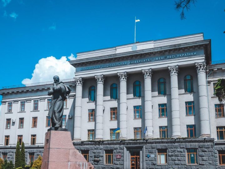 Скільки коштує навчання у ВНУ