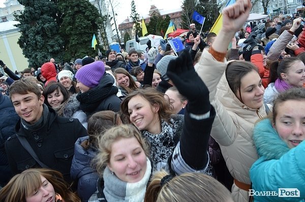 У Луцьку - студентський Євромайдан без партсимволіки. ФОТО