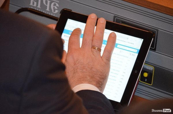 Сесія Волиньради: годинники, гаджети та «Однокласники». ФОТО