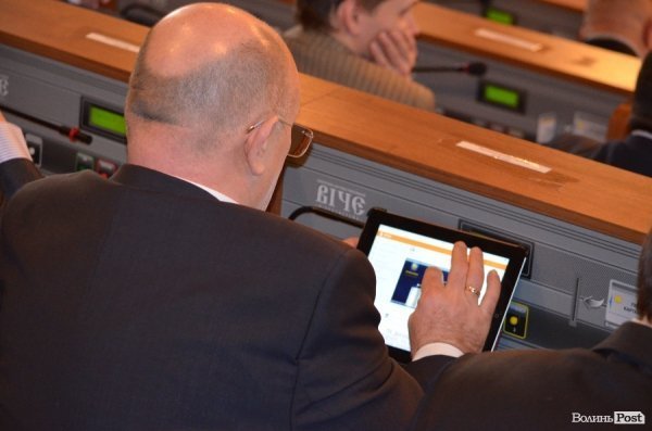 Сесія Волиньради: годинники, гаджети та «Однокласники». ФОТО