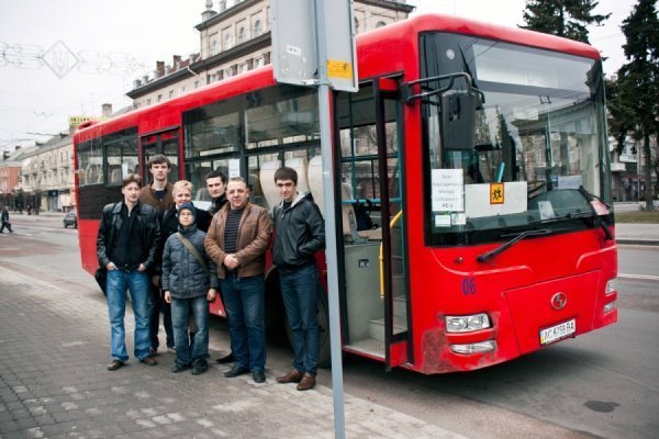 Дітям-інвалідам подарували автобус