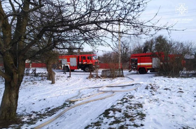 У пожежі на Волині загинув чоловік: сусіда, який намагався його врятувати, госпіталізували