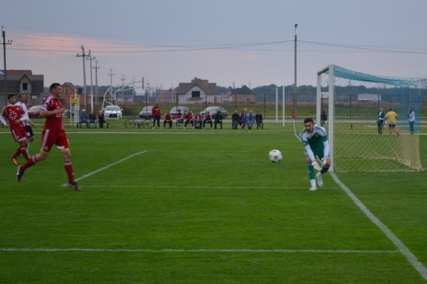 Як «Волинь» грала з сільською командою. ФОТО