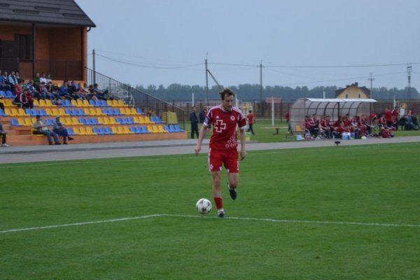 Як «Волинь» грала з сільською командою. ФОТО